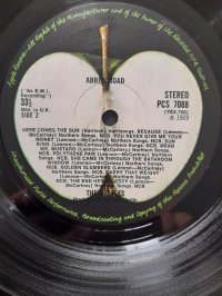 BEATLES 1 PRESS!!! Misaligned Apple BEATLES 1 PRESS!!! Misaligned Apple