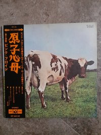 PINK FLOYD = &#12500;&#12531;&#12463;&#12539;&#12501;&#12525;&#12452;&#12489;* – Atom Heart Mother = &#21407;&#23376;&#24515;&#27597;  1 PRESS!!!  Black Odeon label with silver text. 