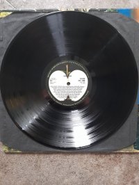 BEATLES 1 PRESS!!! Misaligned Apple BEATLES 1 PRESS!!! Misaligned Apple