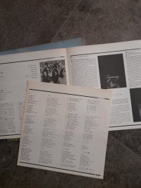 PINK FLOYD = &#12500;&#12531;&#12463;&#12539;&#12501;&#12525;&#12452;&#12489;* – Atom Heart Mother = &#21407;&#23376;&#24515;&#27597;  1 PRESS!!!  Black Odeon label with silver text. 
