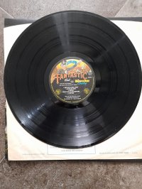 ELTON JOHN 1 press!!! pay,red vinyl 23 may, 1975 (not meshok) ELTON JOHN 1 press!!! pay,red vinyl 23 may, 1975 (not meshok)