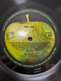 BEATLES 1 PRESS!!! Misaligned Apple BEATLES 1 PRESS!!! Misaligned Apple